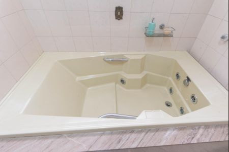 Casa à venda com 212m², 4 quartos e 3 vagas Casa à venda com 212m², 4 quartos e 3 vagasBanheiro