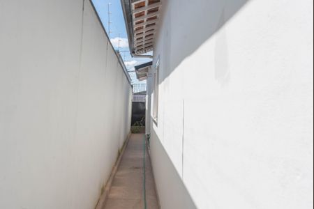 Casa à venda com 212m², 4 quartos e 3 vagas Casa à venda com 212m², 4 quartos e 3 vagascorredor