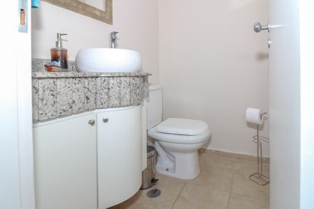 Lavabo de apartamento à venda com 3 quartos, 142m² em Vila Ipojuca, São Paulo