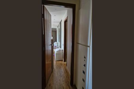 Apartamento à venda com 83m², 2 quartos e 2 vagasCorredor