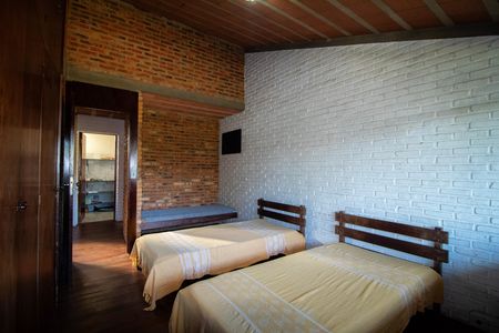 Casa para alugar com 1000m², 6 quartos e 3 vagas Casa para alugar com 1000m², 6 quartos e 3 vagasQuarto 01