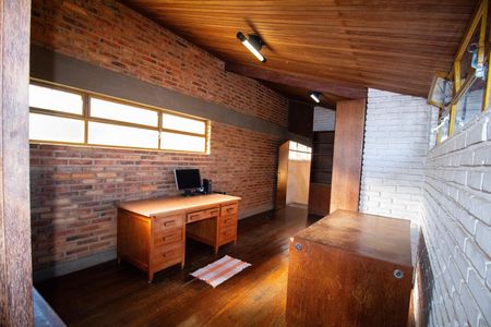 Casa para alugar com 1000m², 6 quartos e 3 vagas Casa para alugar com 1000m², 6 quartos e 3 vagasQuarto 05- Escritório
