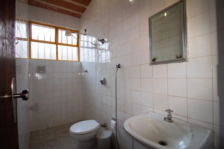 Casa para alugar com 1000m², 6 quartos e 3 vagas Casa para alugar com 1000m², 6 quartos e 3 vagasBanheiro Social 02