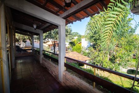 Casa para alugar com 1000m², 6 quartos e 3 vagas Casa para alugar com 1000m², 6 quartos e 3 vagasVaranda de sala estar