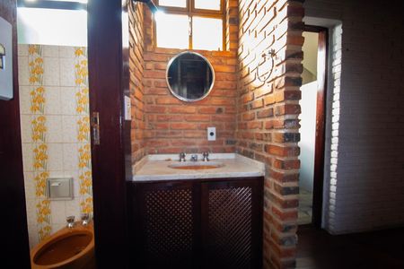 Casa para alugar com 1000m², 6 quartos e 3 vagas Casa para alugar com 1000m², 6 quartos e 3 vagasBanheiro social