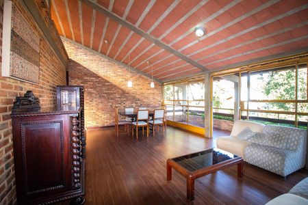 Casa para alugar com 1000m², 6 quartos e 3 vagas Casa para alugar com 1000m², 6 quartos e 3 vagasSala de Estar