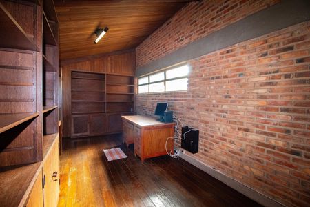 Casa para alugar com 1000m², 6 quartos e 3 vagas Casa para alugar com 1000m², 6 quartos e 3 vagasQuarto 05- Escritório