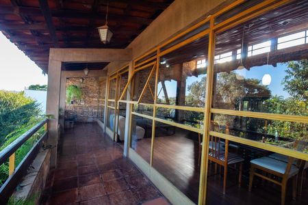Casa para alugar com 1000m², 6 quartos e 3 vagas Casa para alugar com 1000m², 6 quartos e 3 vagasVaranda de sala estar