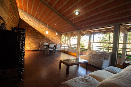 Casa para alugar com 1000m², 6 quartos e 3 vagas Casa para alugar com 1000m², 6 quartos e 3 vagasSala de Estar