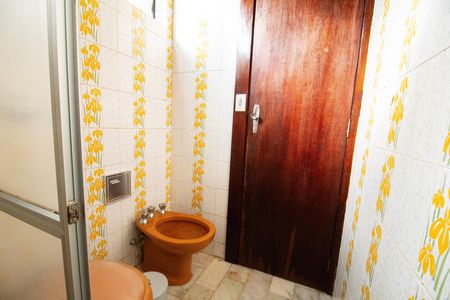 Casa para alugar com 1000m², 6 quartos e 3 vagas Casa para alugar com 1000m², 6 quartos e 3 vagasBanheiro social