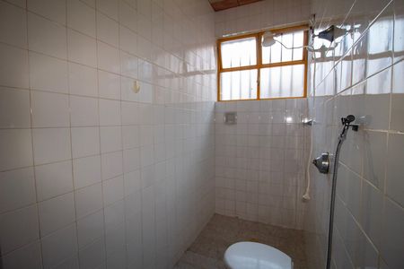Casa para alugar com 1000m², 6 quartos e 3 vagas Casa para alugar com 1000m², 6 quartos e 3 vagasBanheiro Social 02