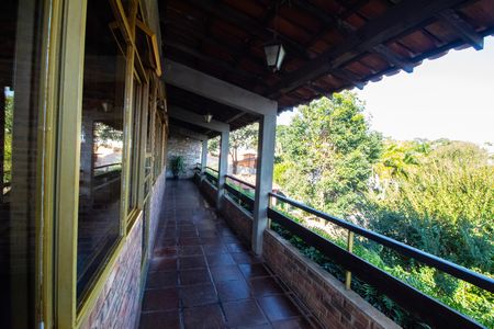 Casa para alugar com 1000m², 6 quartos e 3 vagas Casa para alugar com 1000m², 6 quartos e 3 vagasVaranda da sala 02