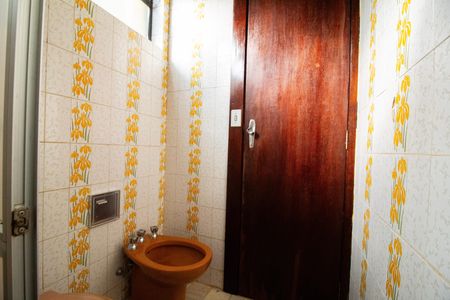 Casa para alugar com 1000m², 6 quartos e 3 vagas Casa para alugar com 1000m², 6 quartos e 3 vagasBanheiro social