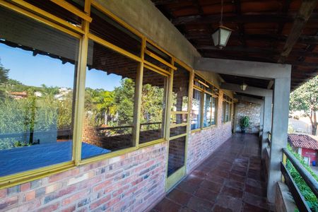 Casa para alugar com 1000m², 6 quartos e 3 vagas Casa para alugar com 1000m², 6 quartos e 3 vagasVaranda da sala 02
