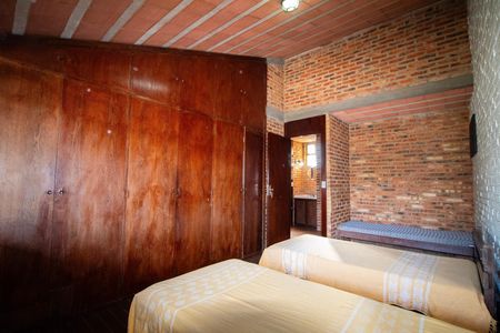 Casa para alugar com 1000m², 6 quartos e 3 vagas Casa para alugar com 1000m², 6 quartos e 3 vagasQuarto 01