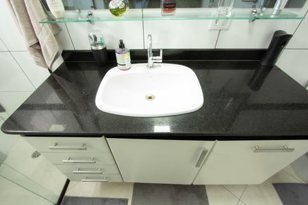 Apartamento à venda com 100m², 3 quartos e 1 vaga Apartamento à venda com 100m², 3 quartos e 1 vagaBanheiro da Suíte