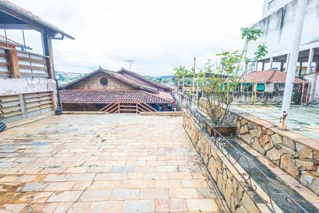 Casa à venda com 360m², 4 quartos e 4 vagas Casa à venda com 360m², 4 quartos e 4 vagaspiscina, churrasqueira e quadra