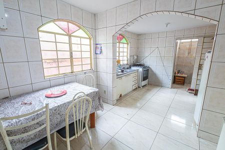 Casa à venda com 360m², 4 quartos e 4 vagas Casa à venda com 360m², 4 quartos e 4 vagascozinha