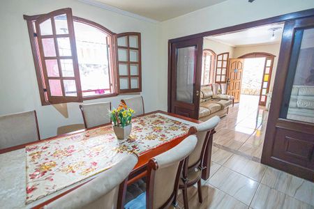 Casa à venda com 360m², 4 quartos e 4 vagas Casa à venda com 360m², 4 quartos e 4 vagascopa