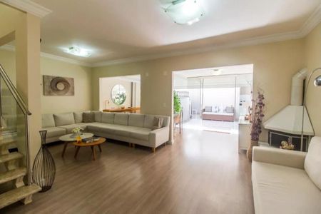 Foto 01 de casa de condomínio à venda com 4 quartos, 200m² em Tamboré, Santana de Parnaíba