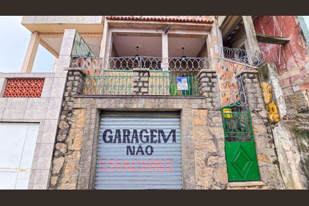 Casa para alugar com 360m², 4 quartos e 1 vagaFachada casa com placa