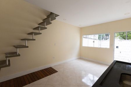 Sala/Cozinha de casa para alugar com 2 quartos, 100m² em Vila Nivi, São Paulo