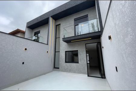 Casa à venda com 141m², 3 quartos e 2 vagas Casa à venda com 141m², 3 quartos e 2 vagasFoto 01