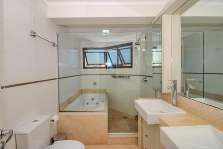 Apartamento à venda com 204m², 3 quartos e 4 vagasBanheiro da Suíte 2