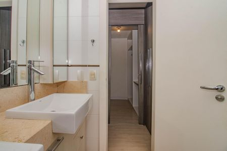 Apartamento à venda com 204m², 3 quartos e 4 vagasBanheiro da Suíte 2