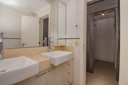 Apartamento à venda com 204m², 3 quartos e 4 vagasBanheiro da Suíte 2