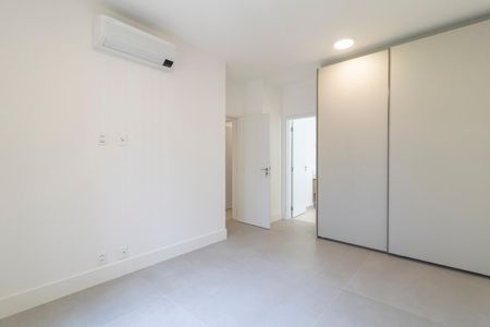 Apartamento à venda com 150m², 3 quartos e 2 vagasQuarto Suíte 1