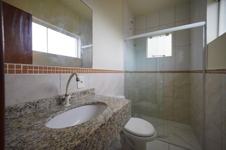 Casa de condomínio para alugar com 100m², 3 quartos e 3 vagas Casa de condomínio para alugar com 100m², 3 quartos e 3 vagasBanheiro da Suíte