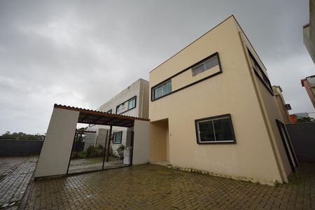 Casa de condomínio para alugar com 100m², 3 quartos e 3 vagas Casa de condomínio para alugar com 100m², 3 quartos e 3 vagasGaragem e fachada