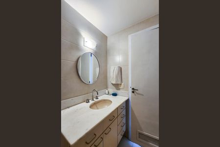 Apartamento para alugar com 70m², 2 quartos e 1 vaga Apartamento para alugar com 70m², 2 quartos e 1 vagaBanheiro da Suíte 1