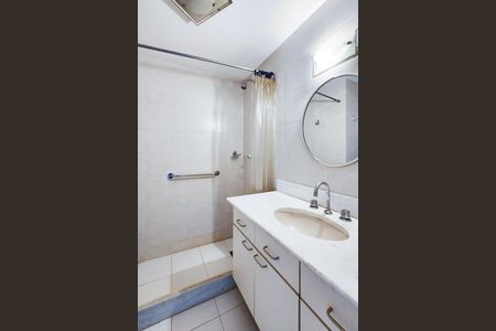 Apartamento para alugar com 70m², 2 quartos e 1 vaga Apartamento para alugar com 70m², 2 quartos e 1 vagaBanheiro da Suíte 1
