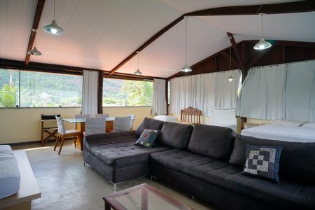 Sala de casa para alugar com 7 quartos, 450m² em Piratininga, Niterói