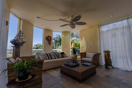 Casa à venda com 4 quartos, 700m² em Alphaville, Santana de Parnaíba