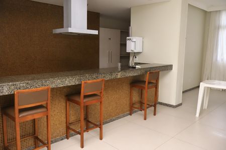 Apartamento para alugar com 60m², 2 quartos e 1 vagaÁrea comum - Salão de festas