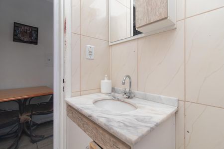 Banheiro de apartamento para alugar com 1 quarto, 32m² em Partenon, Porto Alegre