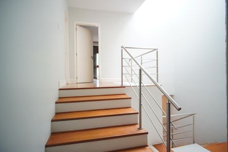 Casa para alugar com 420m², 3 quartos e 2 vagasEscada - Acesso Quartos