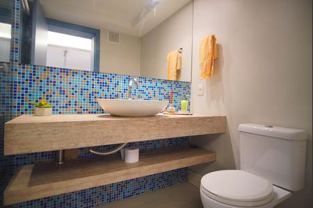 Casa para alugar com 420m², 3 quartos e 2 vagasBanheiro Corredor 2