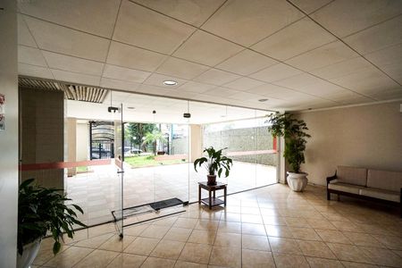 Apartamento para alugar com 72m², 2 quartos e sem vagaHall social