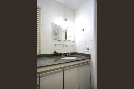 Apartamento para alugar com 72m², 2 quartos e sem vagaBanheiro 