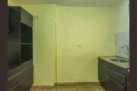 Cozinha de casa para alugar com 1 quarto, 22m² em Vila Gomes, São Paulo