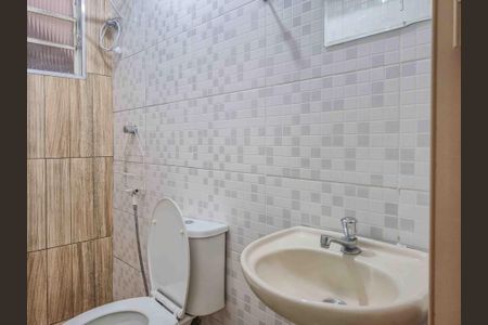 Banheiro de casa para alugar com 1 quarto, 22m² em Vila Gomes, São Paulo