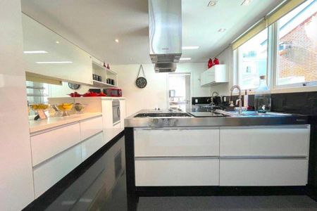 Casa à venda com 700m², 5 quartos e 6 vagas