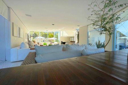 Casa à venda com 5 quartos, 700m² em Alphaville Industrial, Barueri