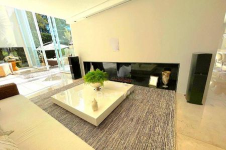 Casa à venda com 5 quartos, 700m² em Alphaville Industrial, Barueri