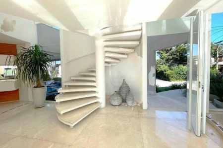 Casa à venda com 700m², 5 quartos e 6 vagas