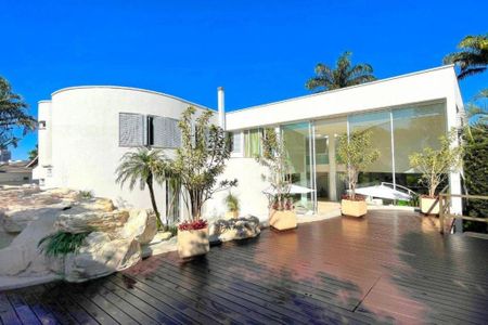 Casa à venda com 700m², 5 quartos e 6 vagas